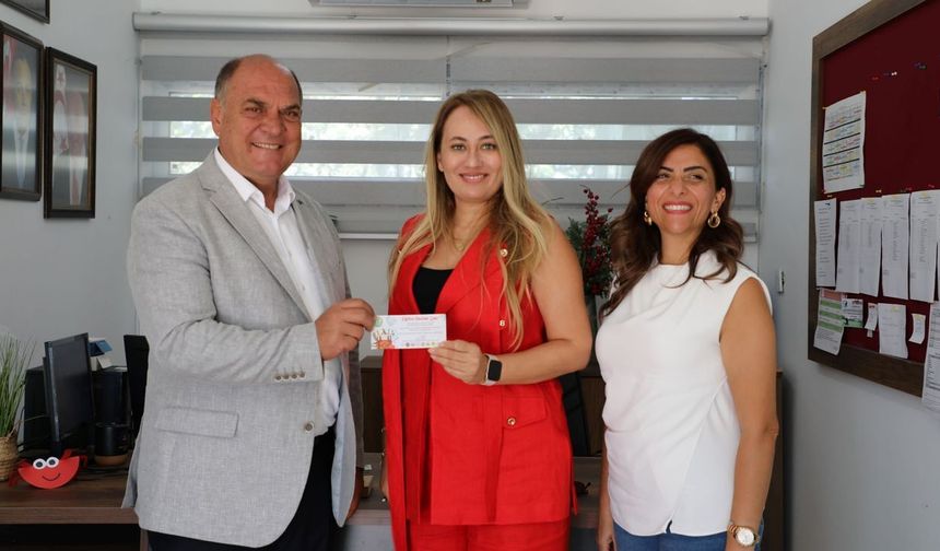 Karavezirler, anaokulu ve ilkokul öğrencileri için hazırlanan eğitim çeklerini müdürlere teslim etti